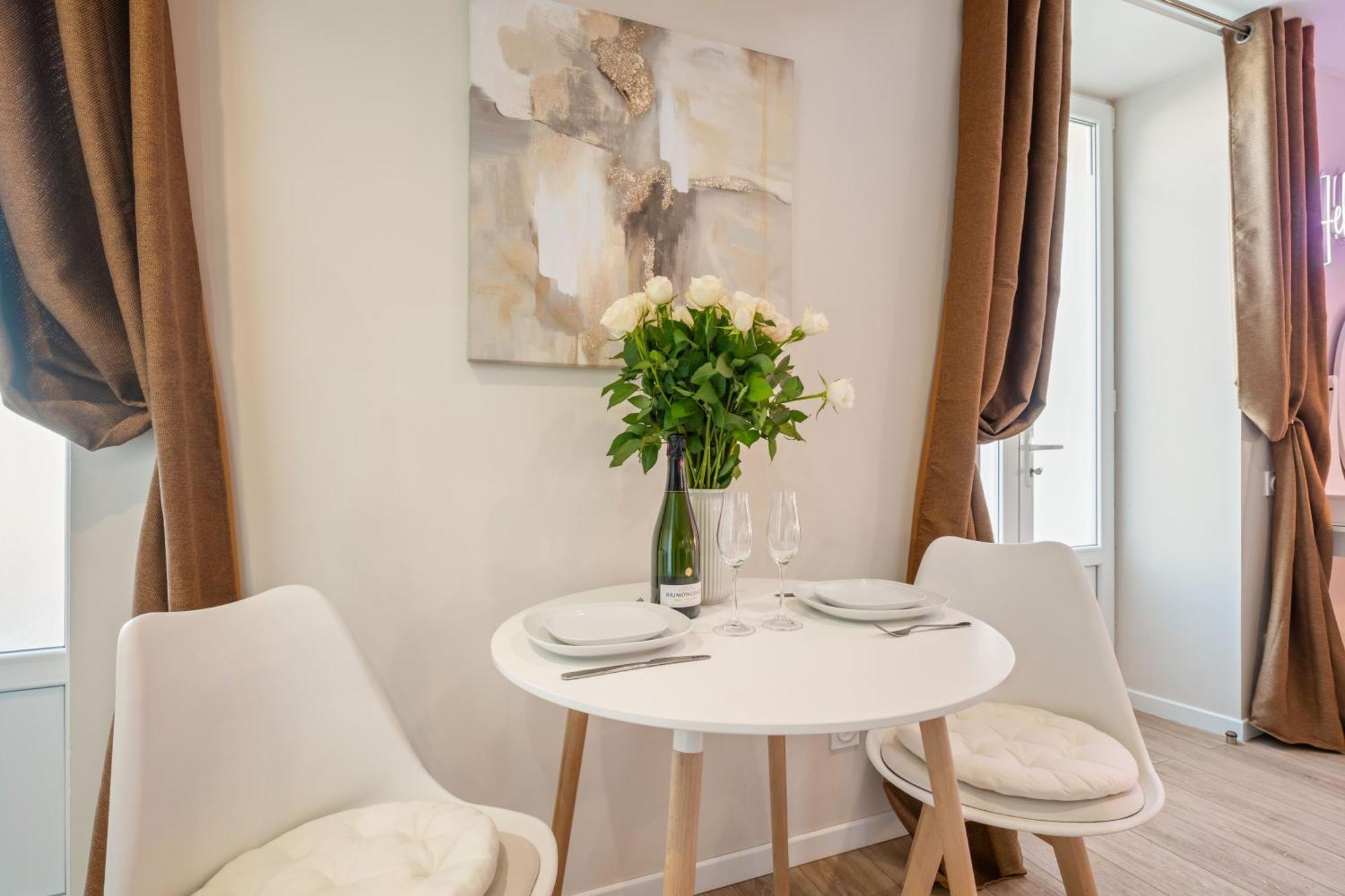 Nice Renting - Love Room Massena - Luxe Room - Jacuzzi - Terrace - King Bed - Ac Bagian luar foto