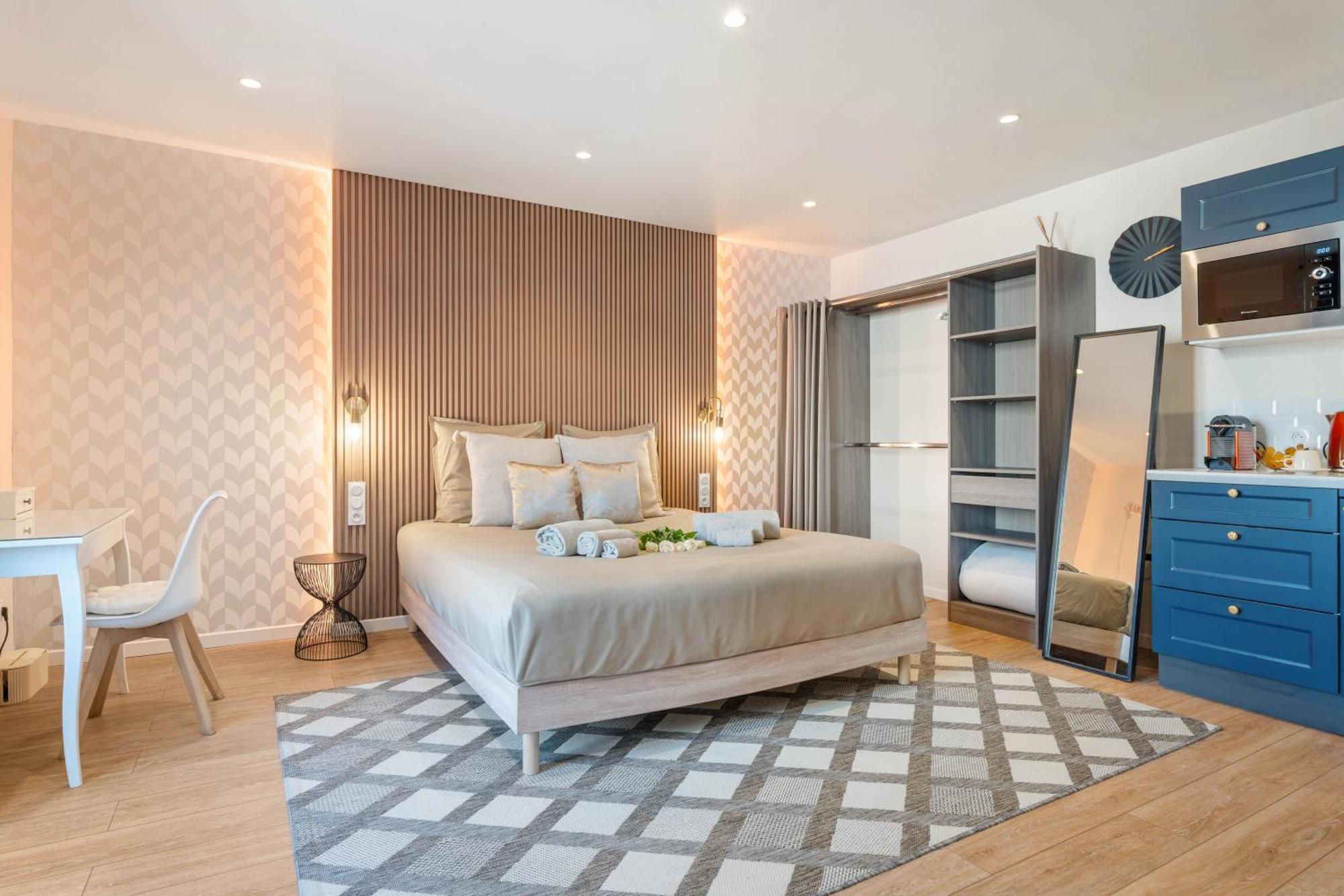 Nice Renting - Love Room Massena - Luxe Room - Jacuzzi - Terrace - King Bed - Ac Bagian luar foto